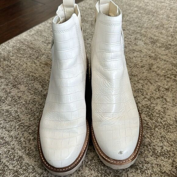 DOLCE VITA Cafe Patent Huey Ivory Booties 10 - Picture 2 of 8